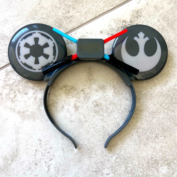 Disney Accessories Lights Up Star Wars Disney Parks Lightsaber